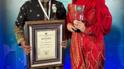 Bupati H.Zukri Terima Penghargaan Swasti Saba Padapa